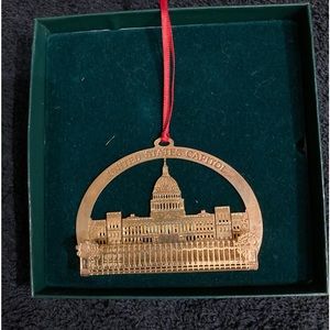 US capital building gold ornament